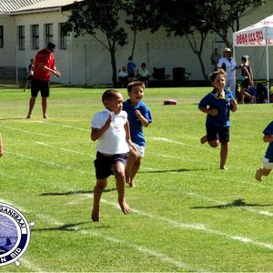 Ouderdomswenners: Voor vlnr:  Joy Hans en Hugo Bester (0/7); Joani-Lee Vos (0/8). Middel vlnr: Phillip Olivier (0/8); Nel Stieger en Ralph Smit (0/9); GenÃ© Cornelius en Daniel Hanekom (0/10). Agter vlnr: AJ Bosch & Anrie van Niekerk (0/11); Adrian Hage  en Caitlyn Otto (0/12); Jacques Augustyn en Fiona Fourie (0/13).